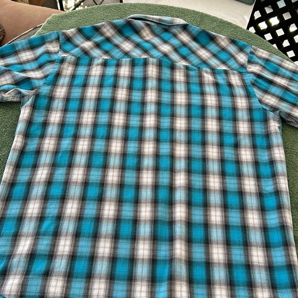 Irreverent XL Men’s Short Sleeve Button Down Shirt 2 Front Pockets - Picture 3 of 11